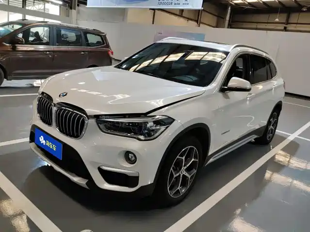 BMW X1 2018 xDrive20Li Premium Model — фото 1