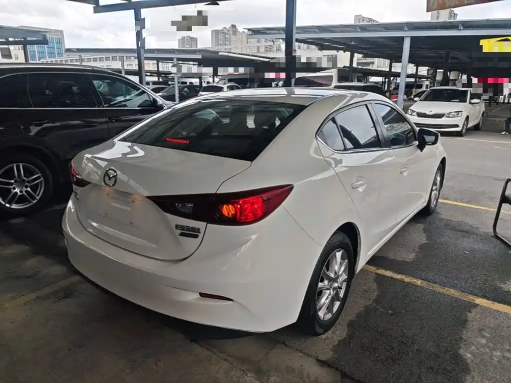 Фото 5 - Mazda Mazda 3