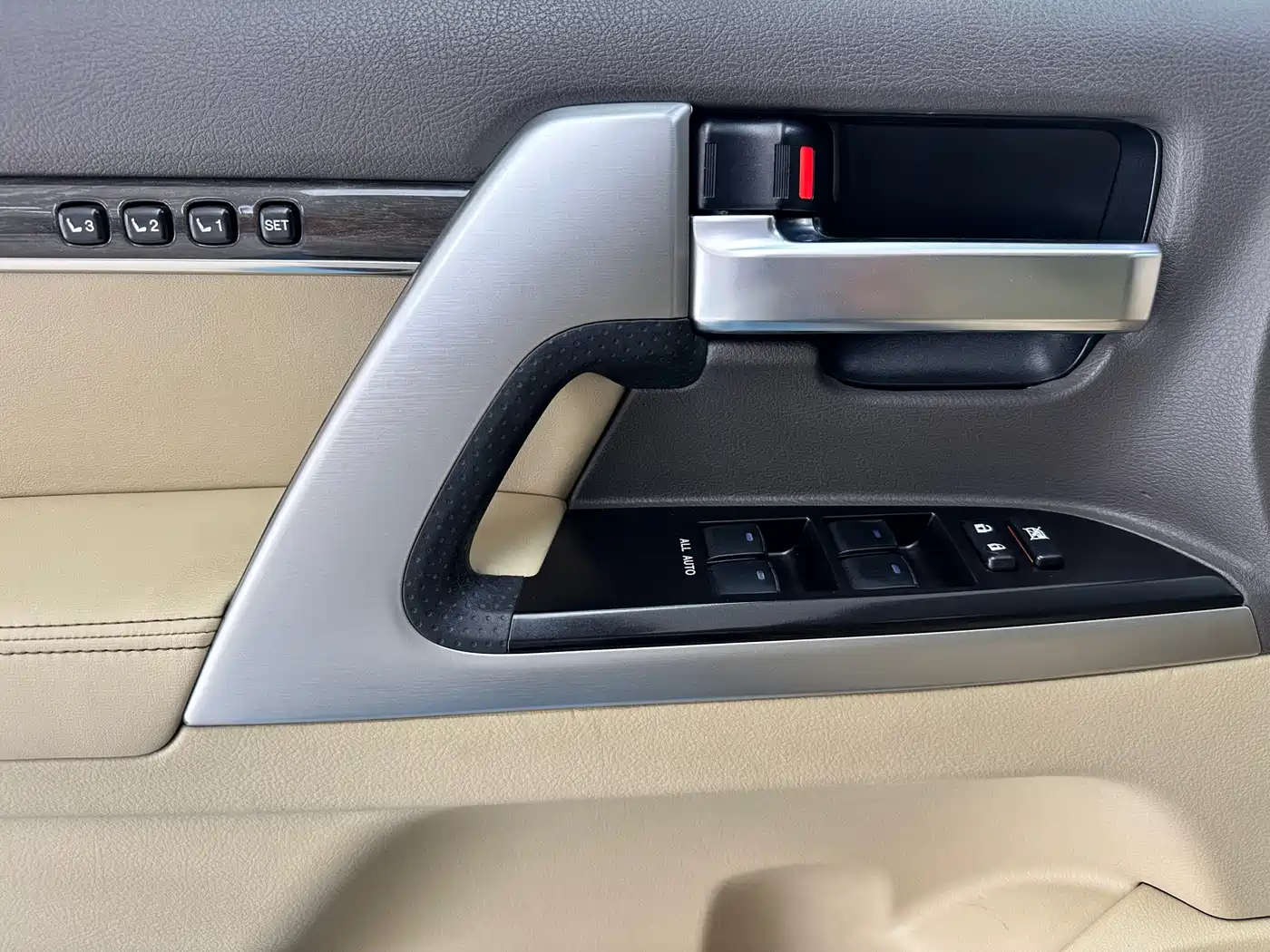 Toyota Land Cruiser 2016 4.6L Automatic VX-R фото 7