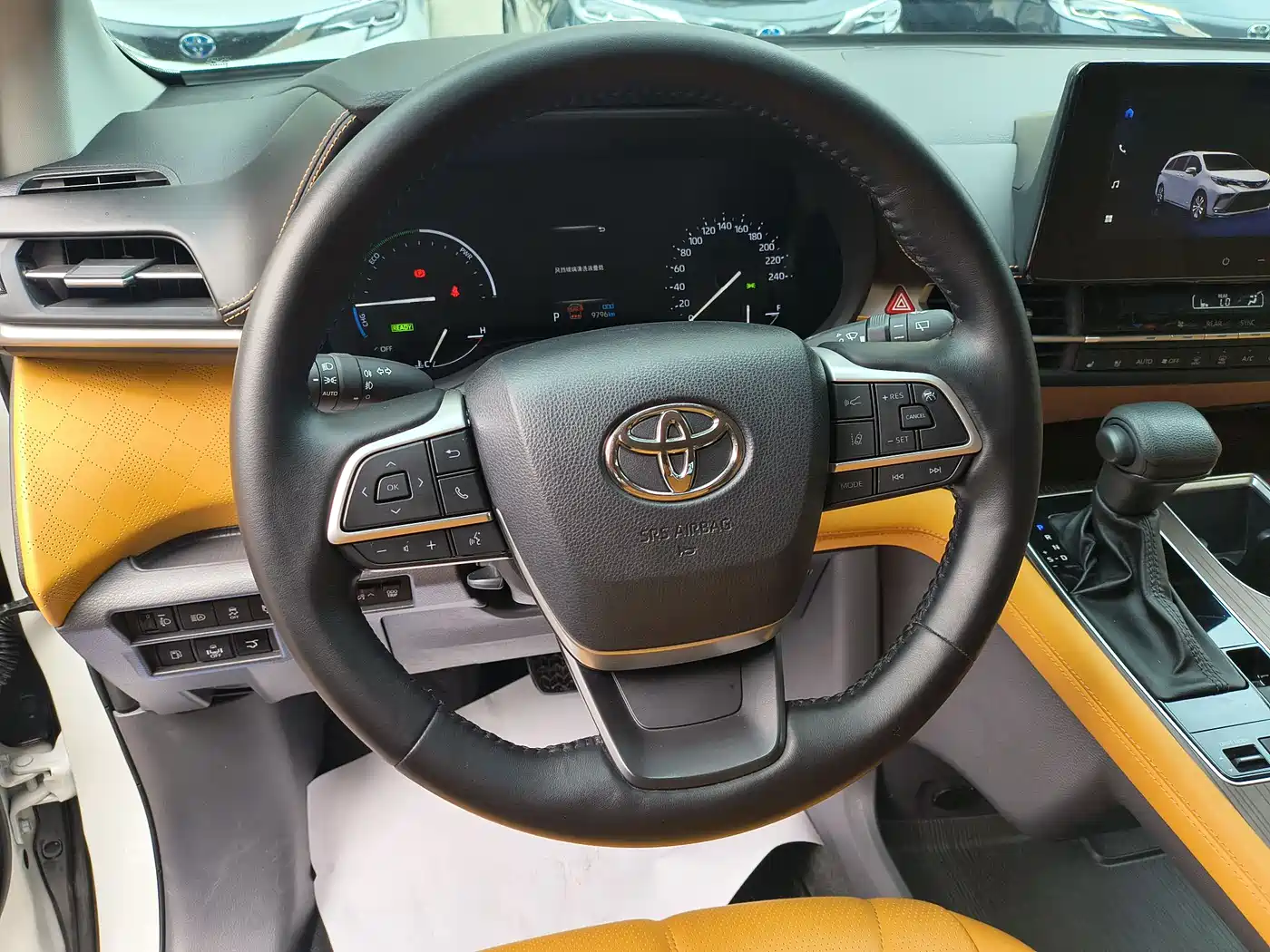 Toyota Granvia 2024 2.5L Hybrid Comfort фото 12