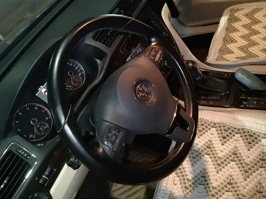Volkswagen Passat 2015 1.8TSI DSG Prestige Edition фото 15