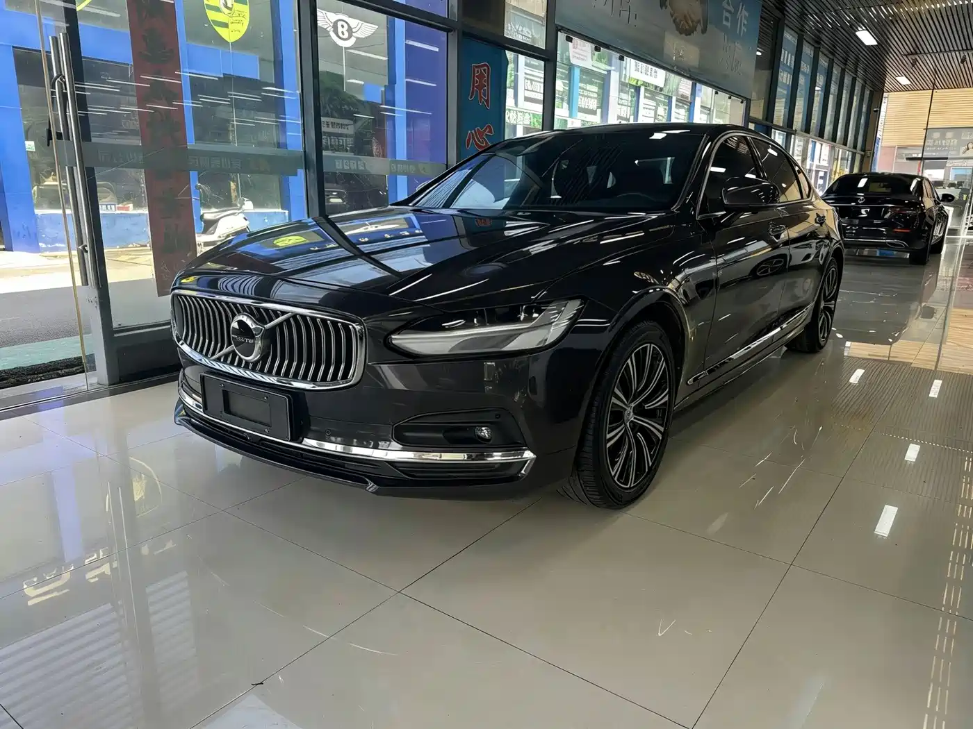 VOLVO S90