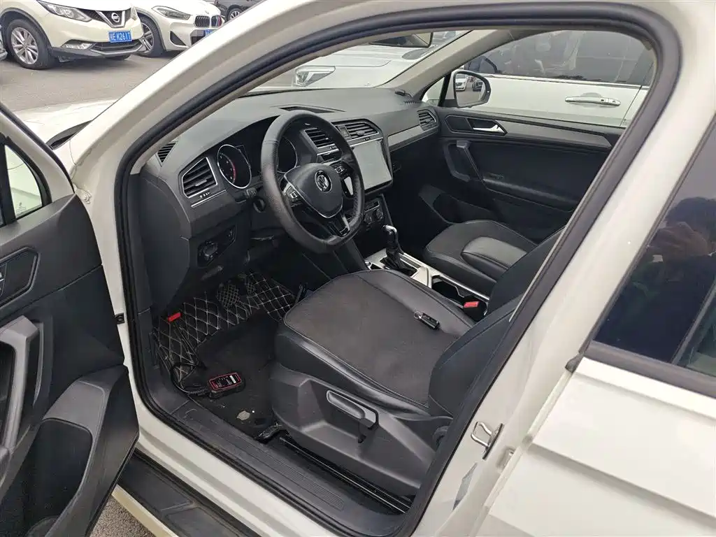 Volkswagen Tiguan L 2018 Facelift 330TSI Automatic 2WD Trend Edition фото 13
