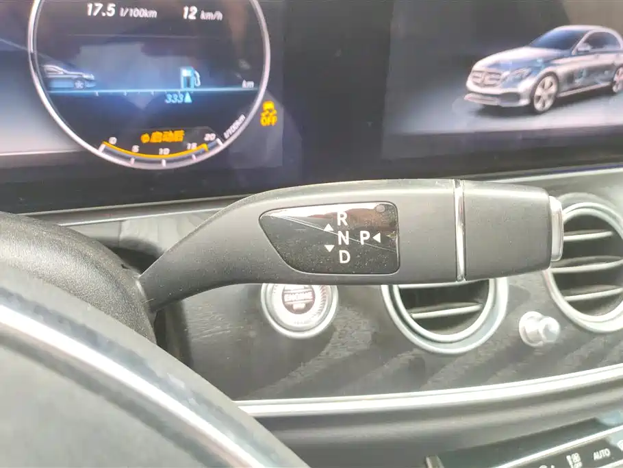 Mercedes-Benz E-Class 2016 E 200 L Sport Type фото 16