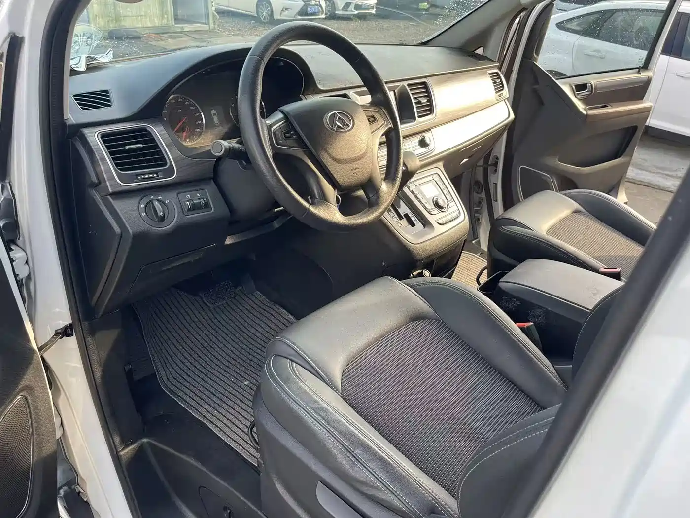Фото 6 - Maxus G10
