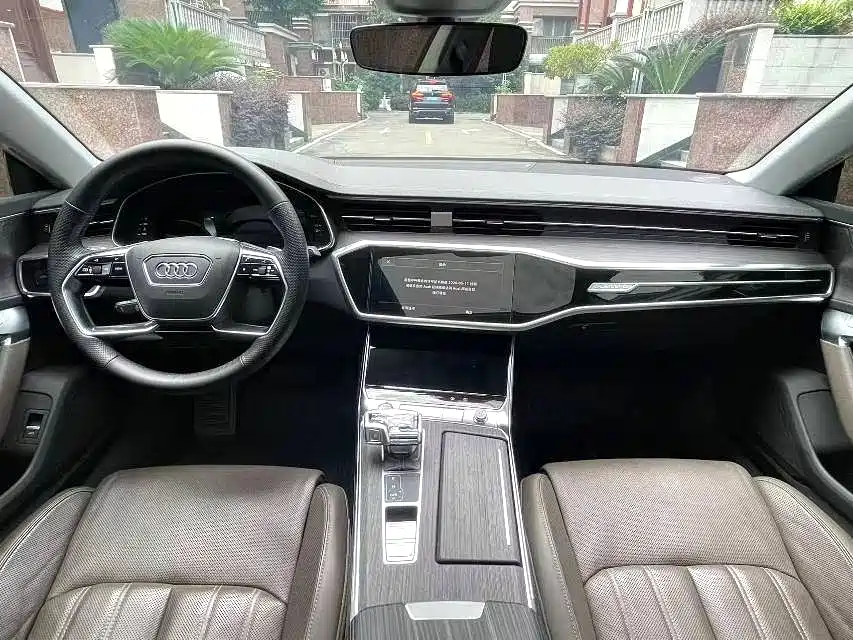 Фото 4 - Audi A7L