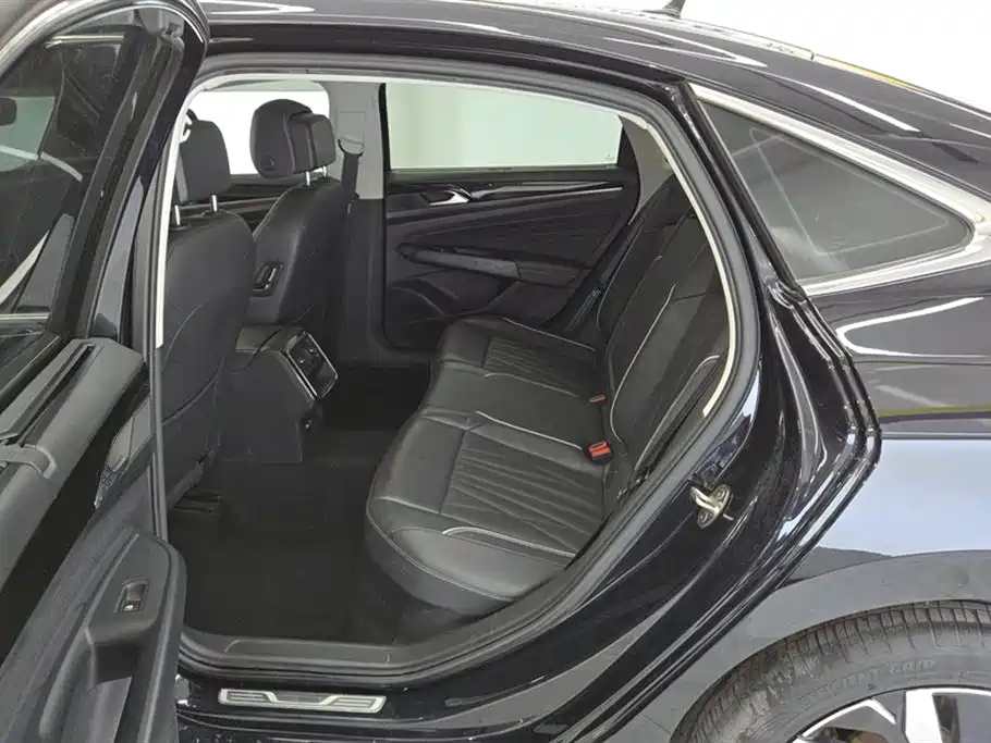 Volkswagen Passat 2022 330TSI Luxury Edition фото 11