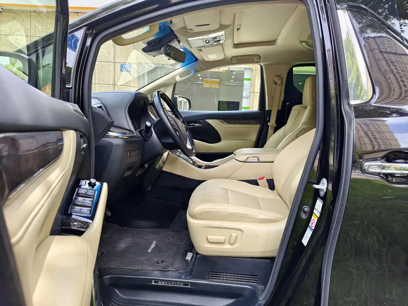 Toyota Vellfire 2019 Hybrid 2.5L HV Premium Edition фото 8