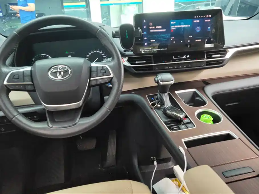 Toyota Granvia 2023 2.5L Hybrid Prestige PLUS Edition фото 12