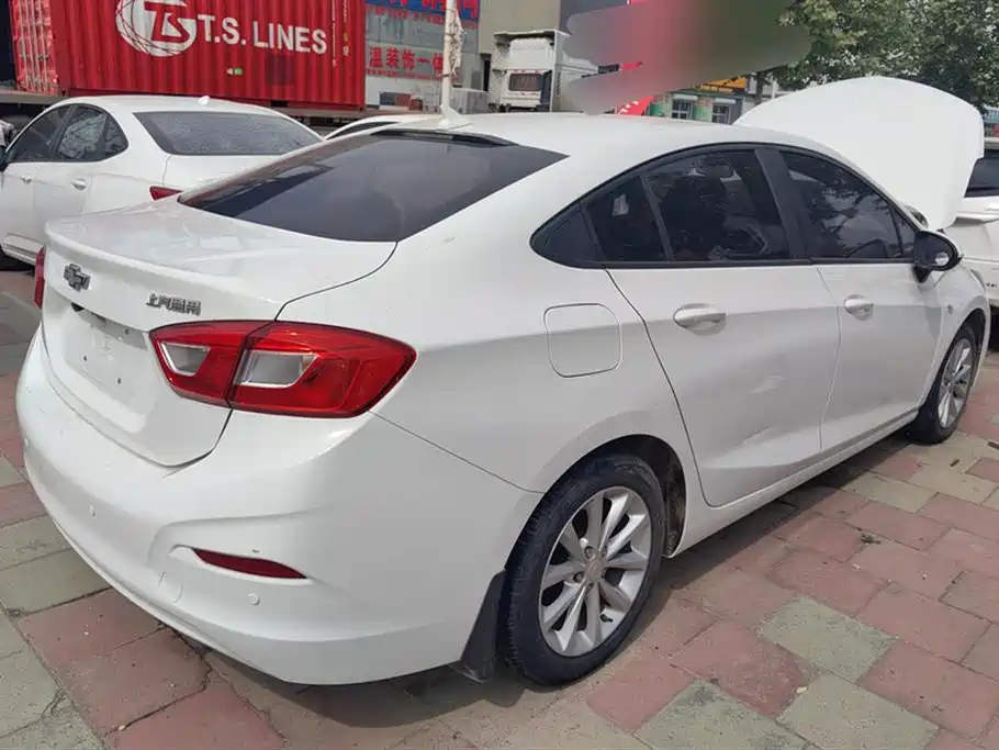 Chevrolet Cruze 2017 1.5L Automatic Pioneer Sunroof фото 3