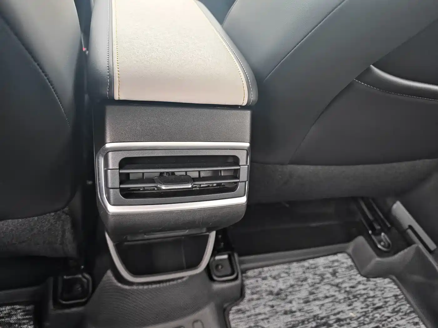 Geely Emgrand L 2022 2022 1.4T CVT Prestige Type