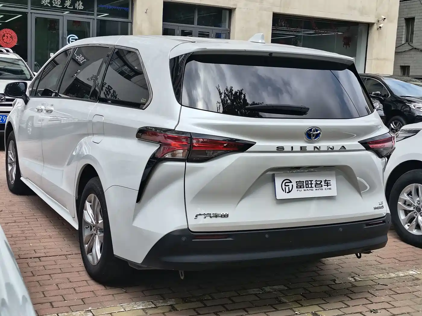 Toyota Sienna 2023 2.5L Hybrid Comfort Edition фото 4