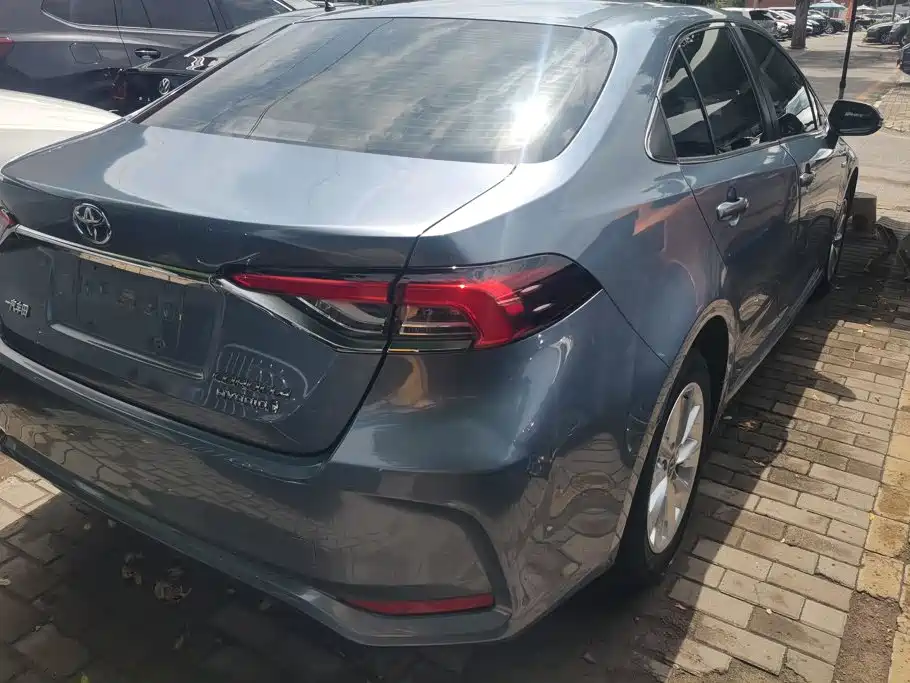 Фото 3 - Toyota Corolla
