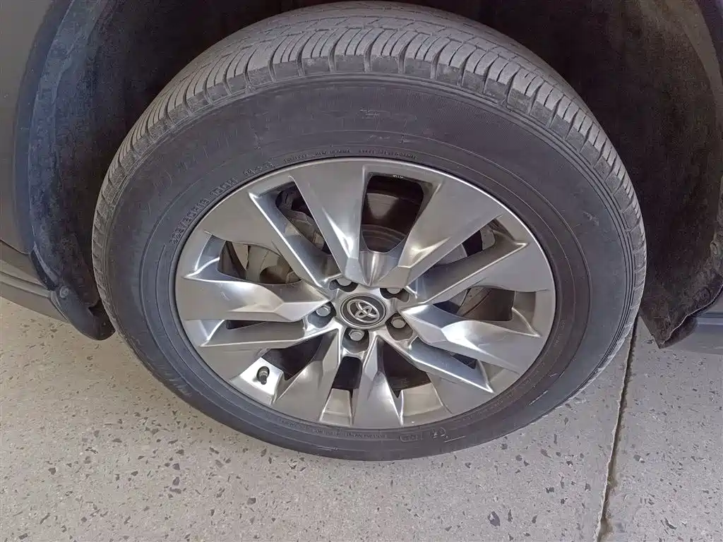 Toyota Wildlander 2022 2.0L CVT FWD Luxury Edition фото 25