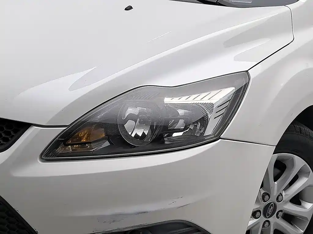 Ford Focus 2014 2013 Hatchback Classic 1.8L Automatic Base