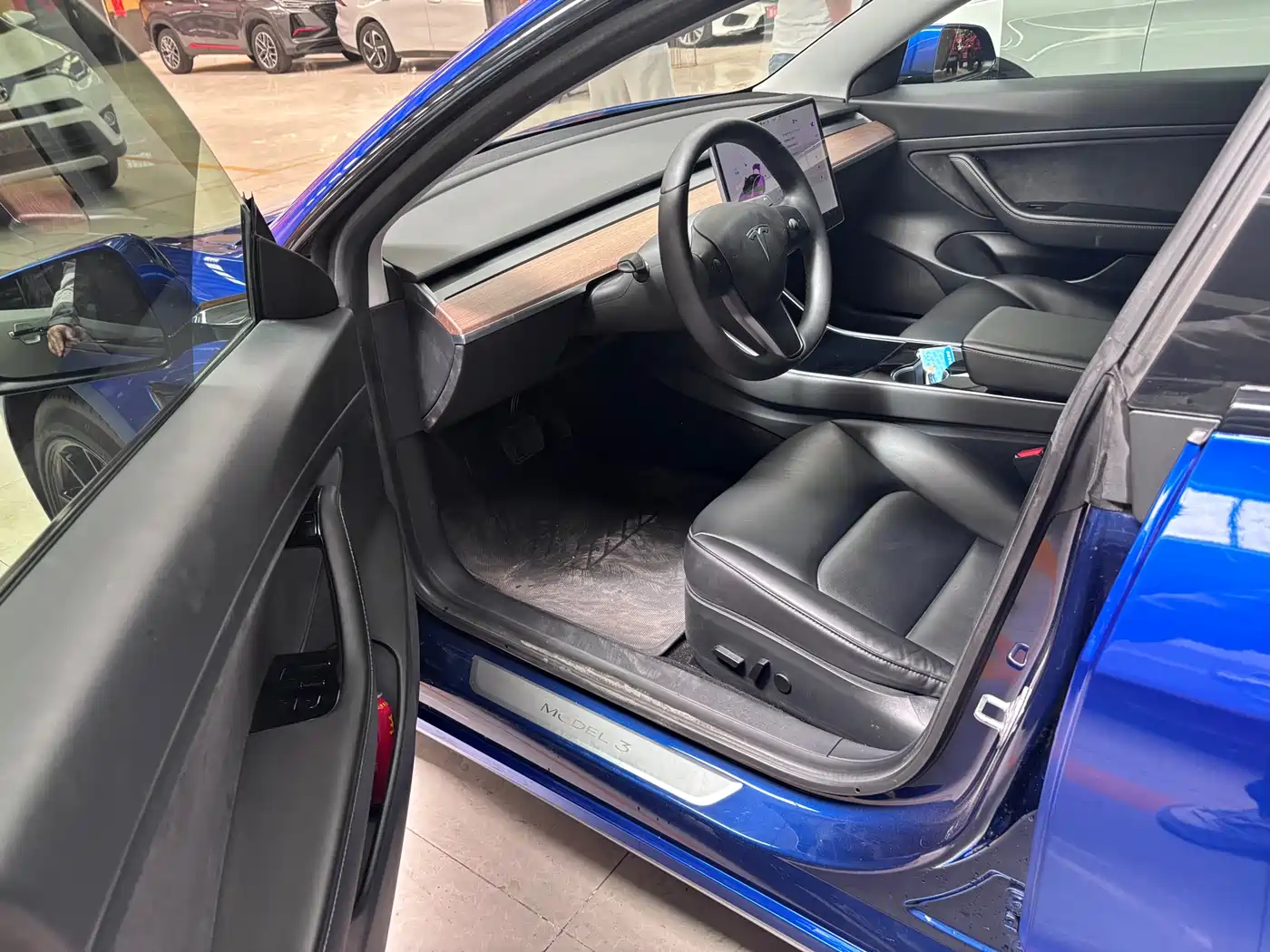 TESLA MODEL 3