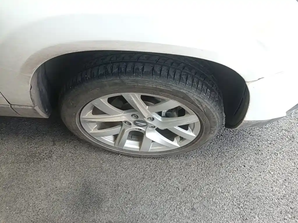 Photo 12 - Jetta VS7