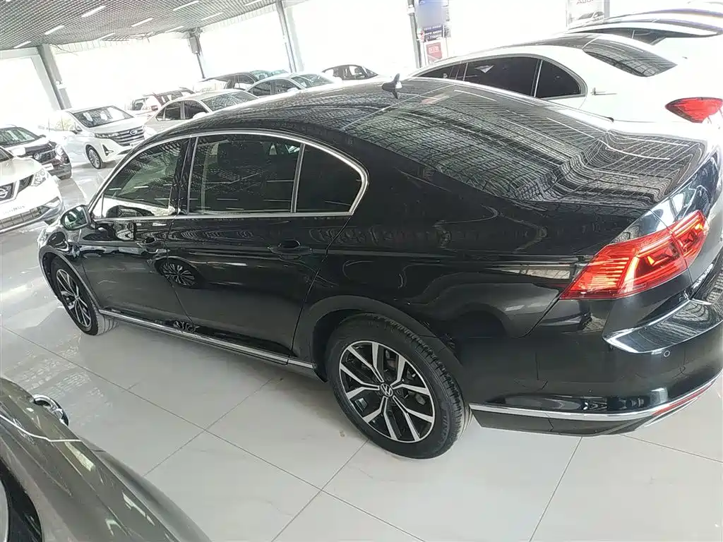 Volkswagen Magotan 2020 330TSI DSG Leading фото 5