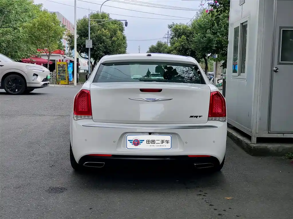 Chrysler 300C (Import) 2016 3.0L Beyond Edition фото 5