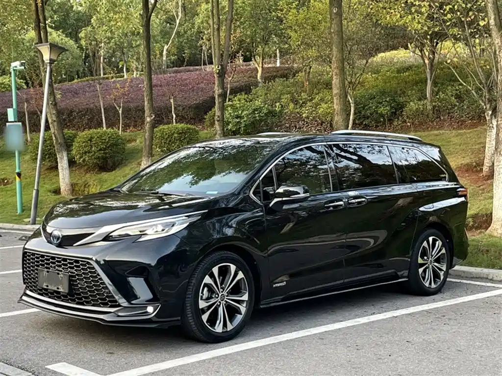 Toyota Granvia 2022 2.5L Hybrid Noble Edition