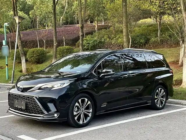 Toyota Granvia 2022 2.5L Hybrid Noble Edition