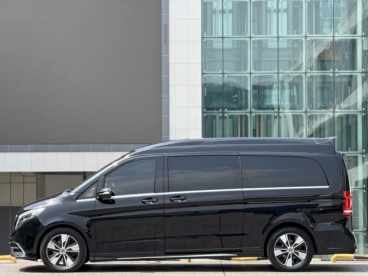 Mercedes-Benz V-Class 2022 V 260 L Long Wheelbase Luxury Edition фото 21