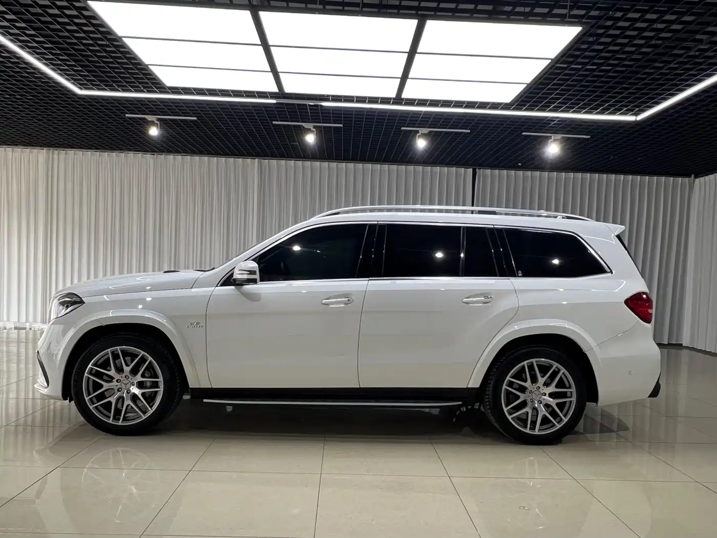 Mercedes-Benz GLS AMG 2017 AMG GLS 63 4MATIC фото 3