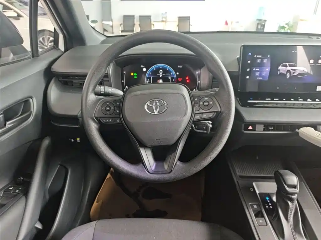 Toyota Corolla Cross 2025 2.0L Pioneer Edition фото 11