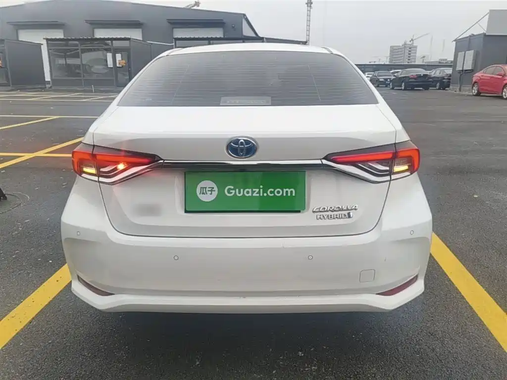 Toyota Corolla 2021 Hybrid 1.8L E-CVT Elite Edition фото 6