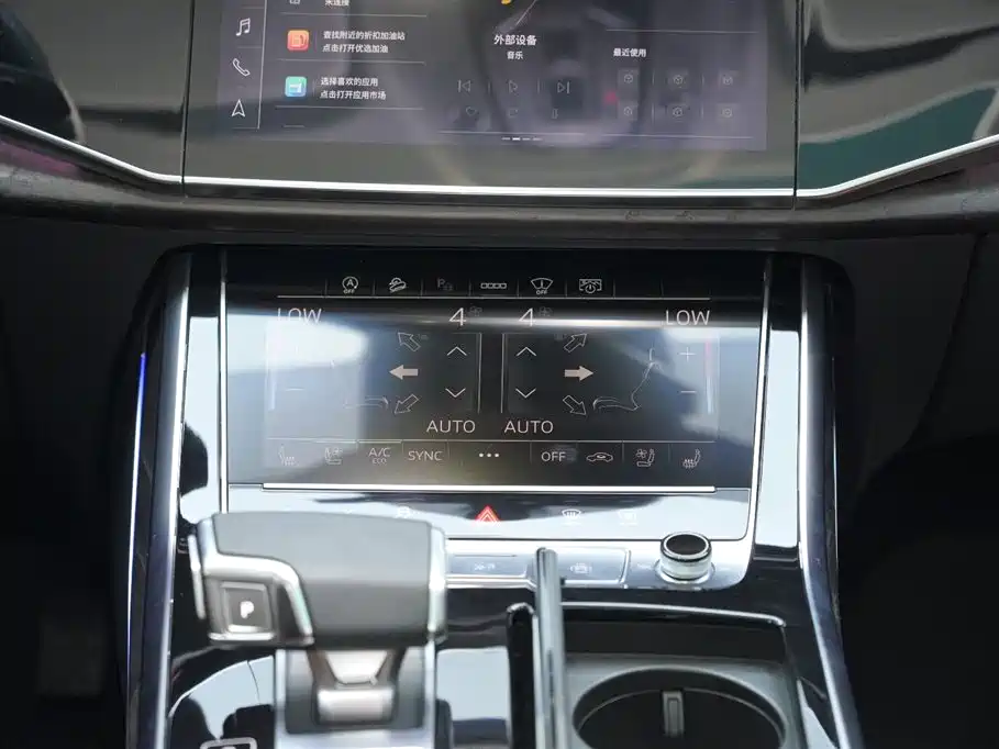 Audi Q8 2022 55 TFSI Luxury Dynamic фото 8