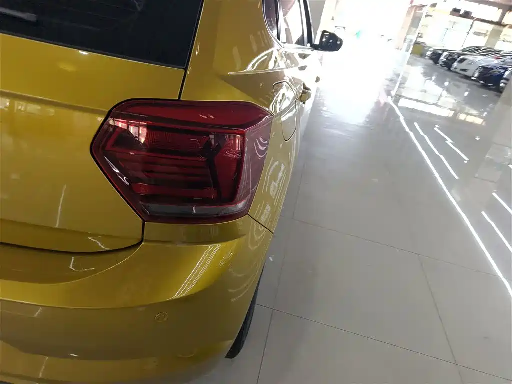 Volkswagen Polo 2021 Plus 1.5L Automatic Panorama Enjoyment Edition фото 24
