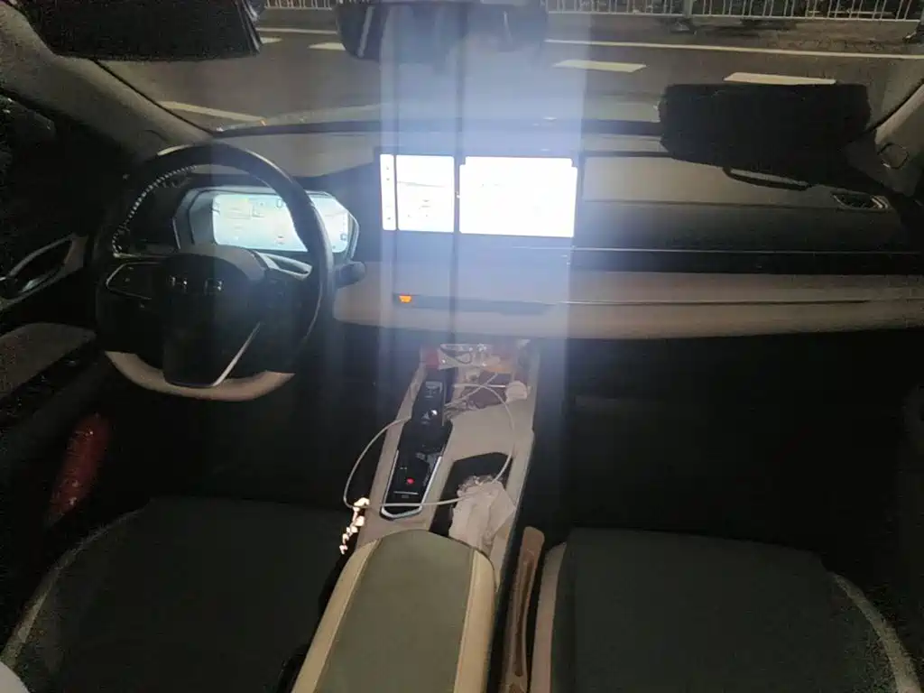 Geely Emgrand L HiP 2022 2022 1.5TD-DHT Pro 100KM Super Rui