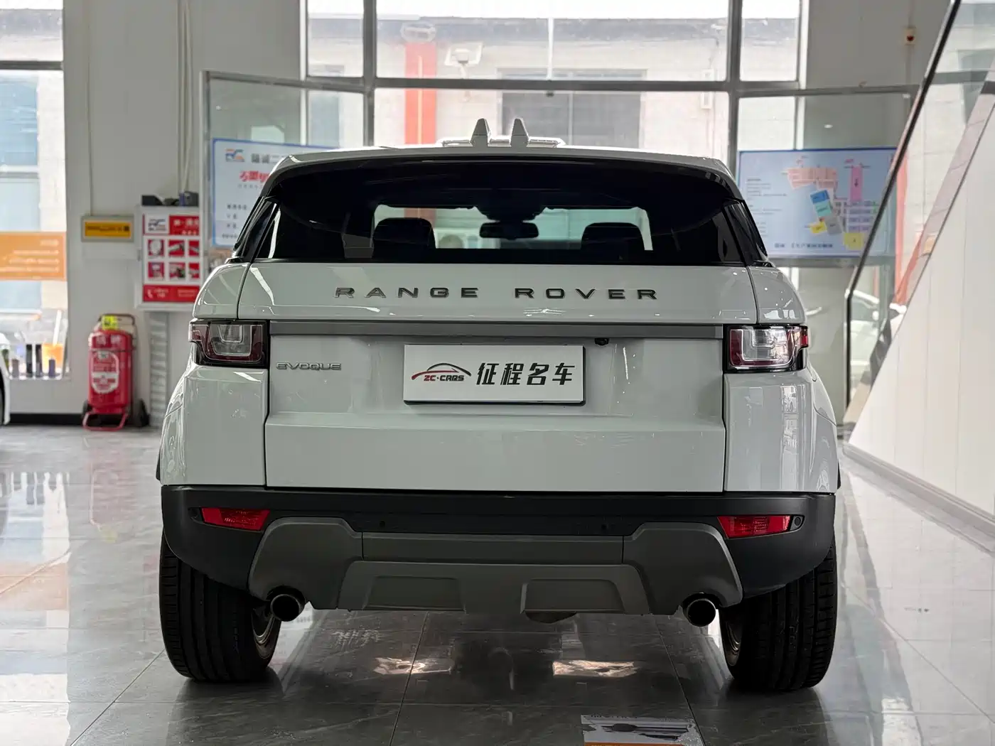 Land Rover Range Rover Evoque 2017 2.0T SE Smart Shine Edition фото 6