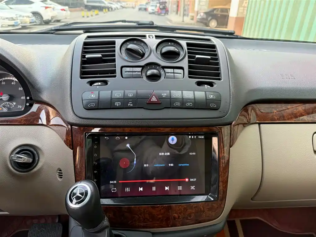 Mercedes-Benz Viano 2013 Model 3.0L Navigation Edition фото 6