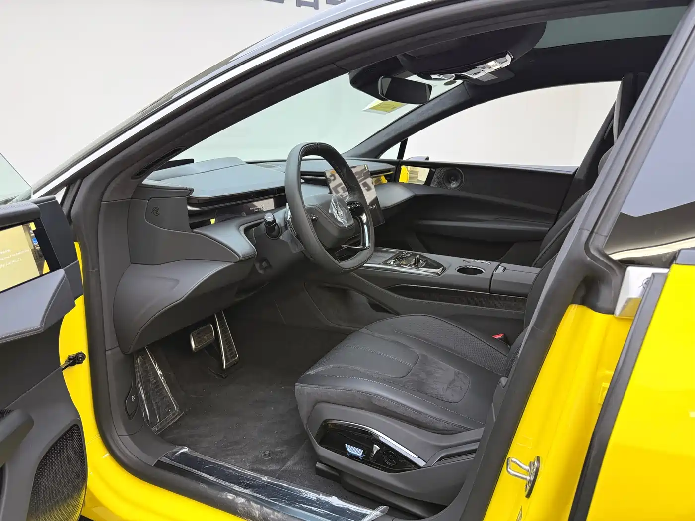 LOTUS SPORTS CAR EMEYA FLOWERS