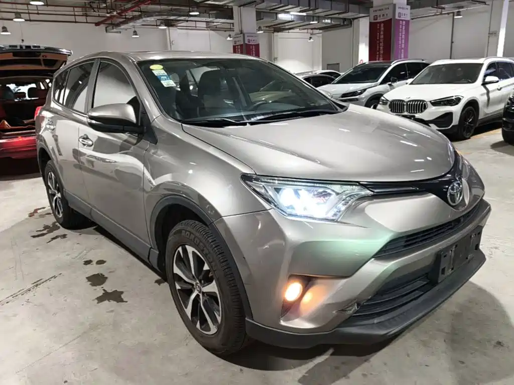Photo 4 - Toyota RAV4