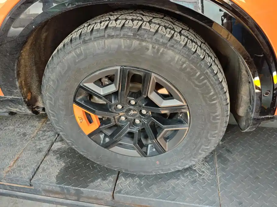 Фото 6 - Ford Explorer