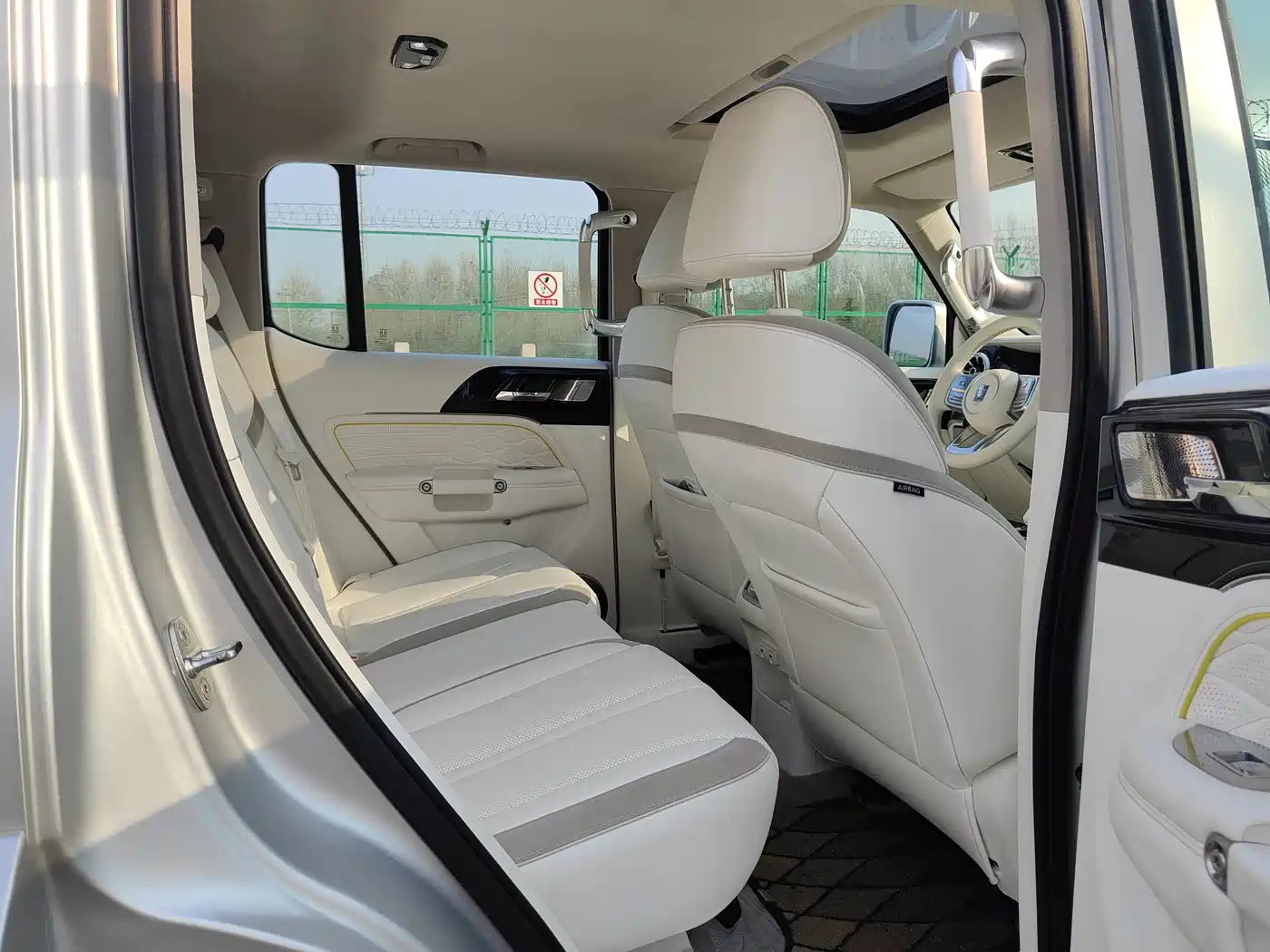 TANK CO CREATION TANK 300