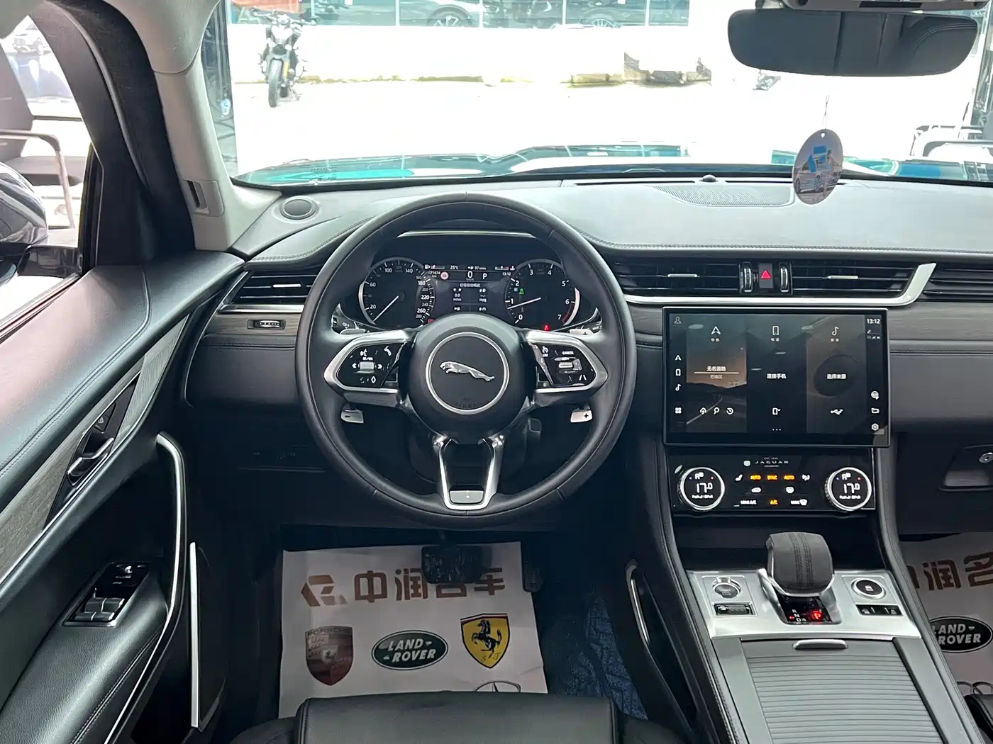 Jaguar F-PACE 2021 250PS фото 9