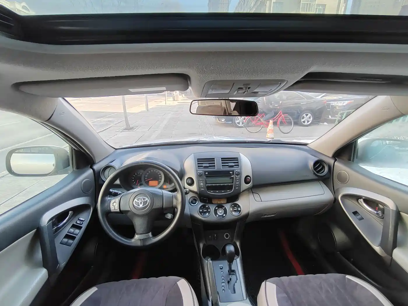 Toyota RAV4 Rongfang 2010 2.4L Automatic Luxury Upgrade Edition фото 8