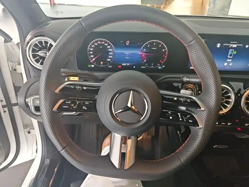 Фото 11 - Mercedes-Benz A-Class