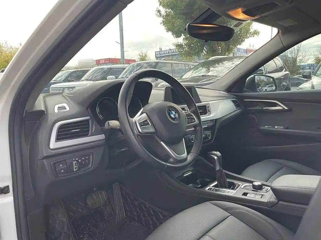 BMW 1 Series 2018 Facelift 118i Fashion фото 4