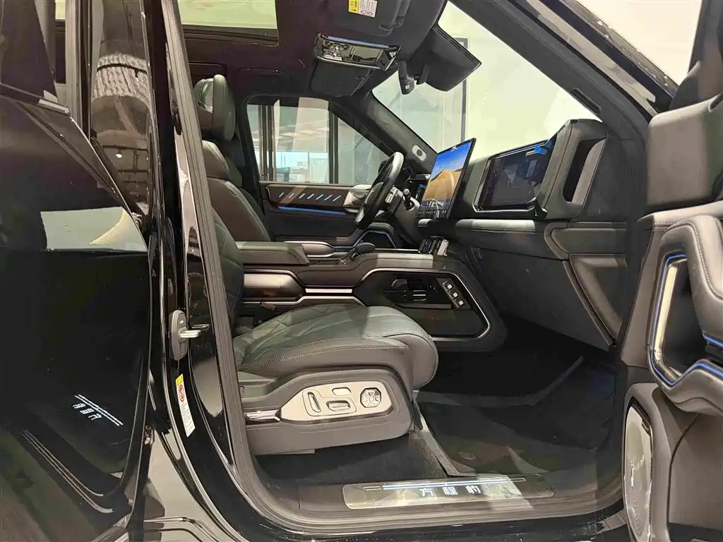 Fang Cheng Bao Leopard 8 2025 2025 Zhiyong Flagship 6-Seater