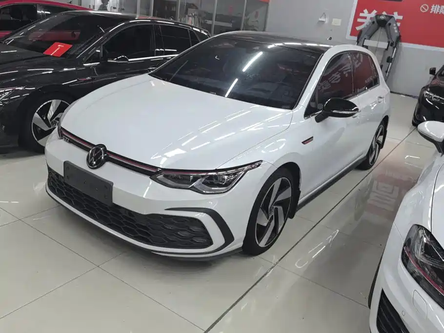 Фото 1 - Volkswagen Golf GTI