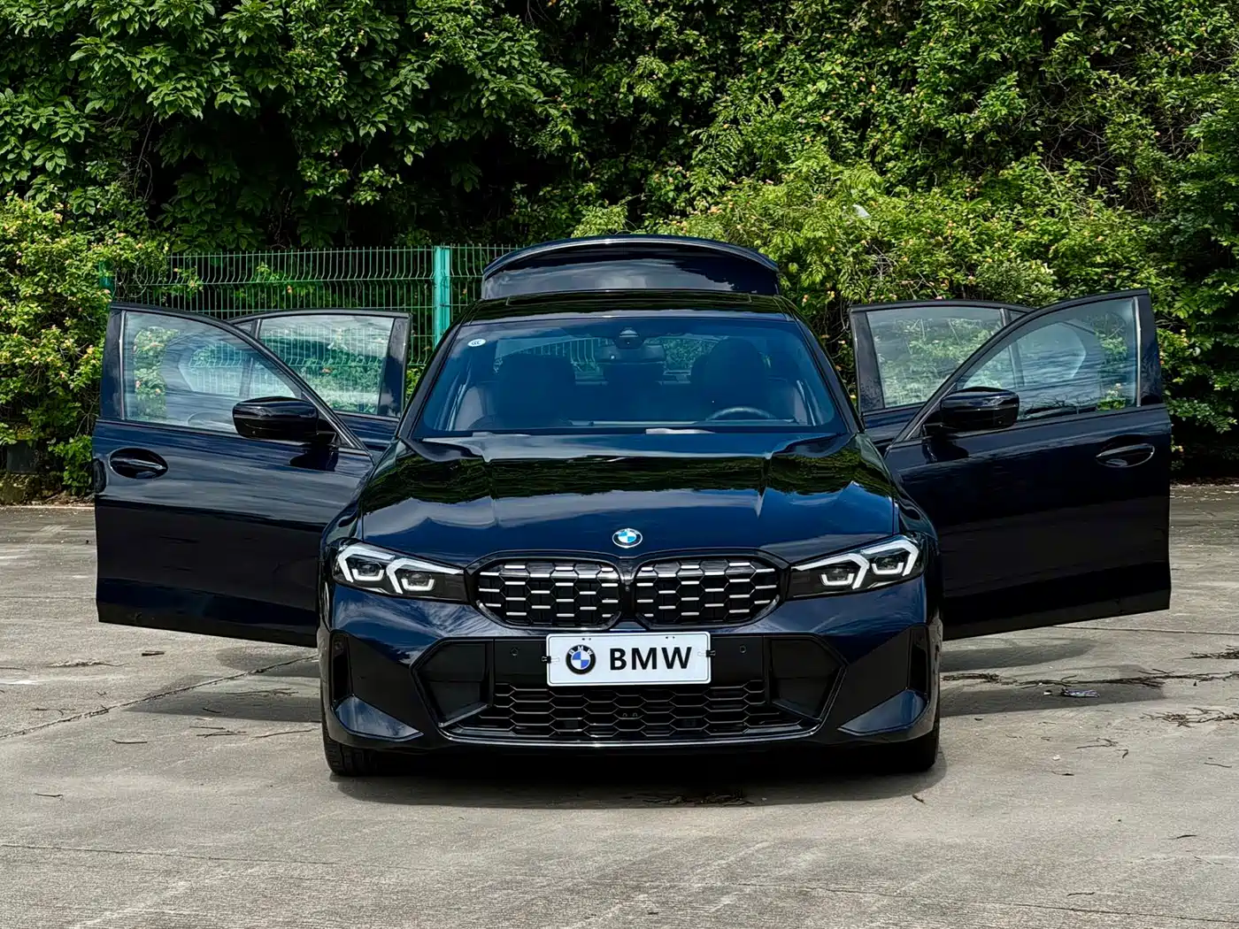 BMW 3 Series 2023 325i M Sport Black Night Package фото 21