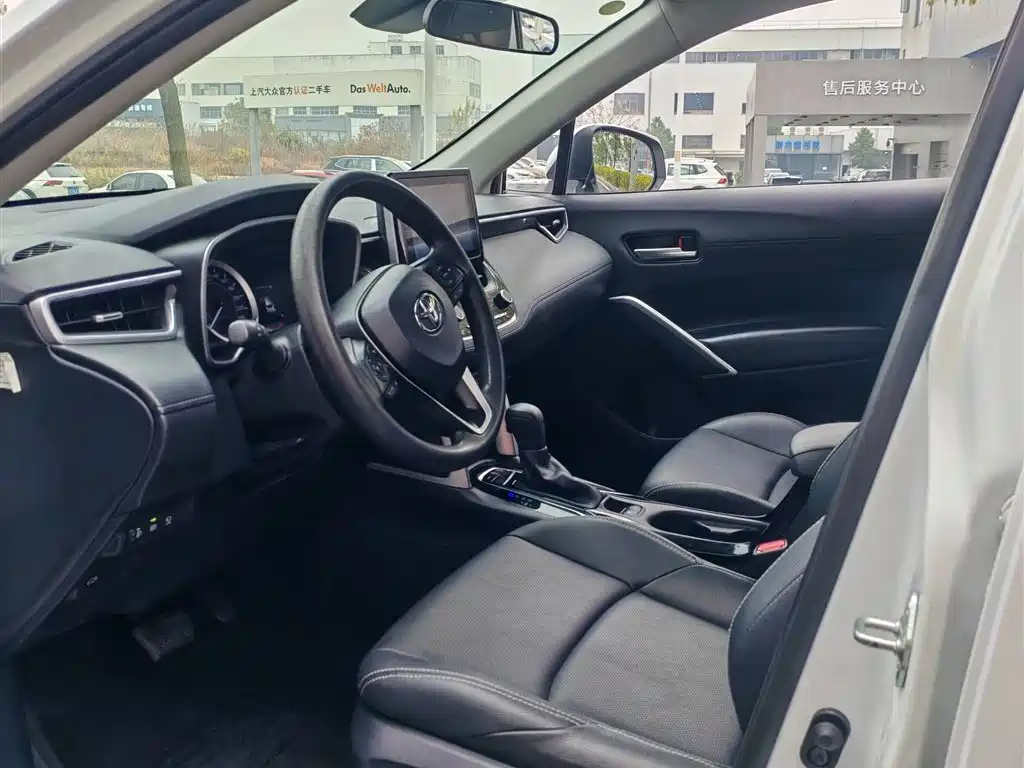 Toyota Frontlander 2022 2.0L CVT Luxury PLUS Edition фото 16