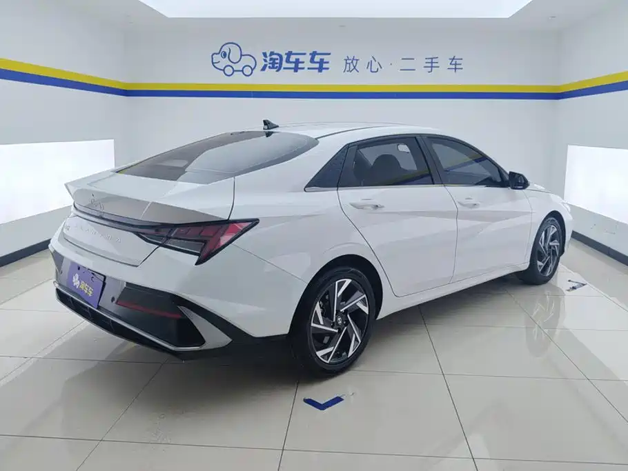 Hyundai Elantra 2025 2023 Model 1.5L CVT LUX Premium Edition