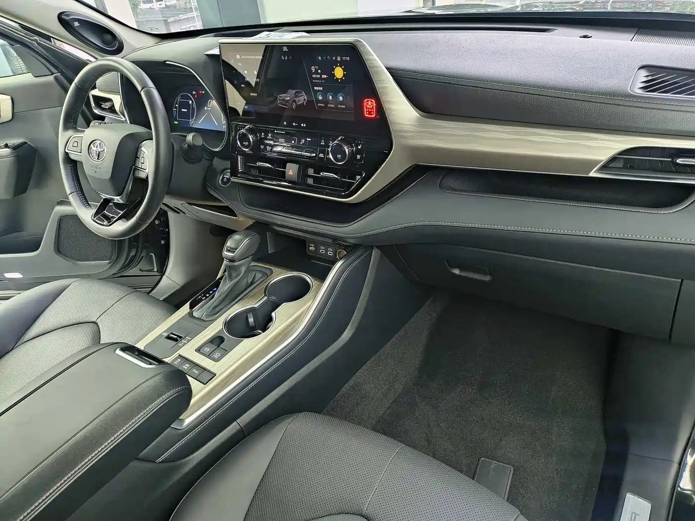 Toyota Highlander 2024 2.5L Smart Hybrid 4WD Ultimate 7-seater фото 19