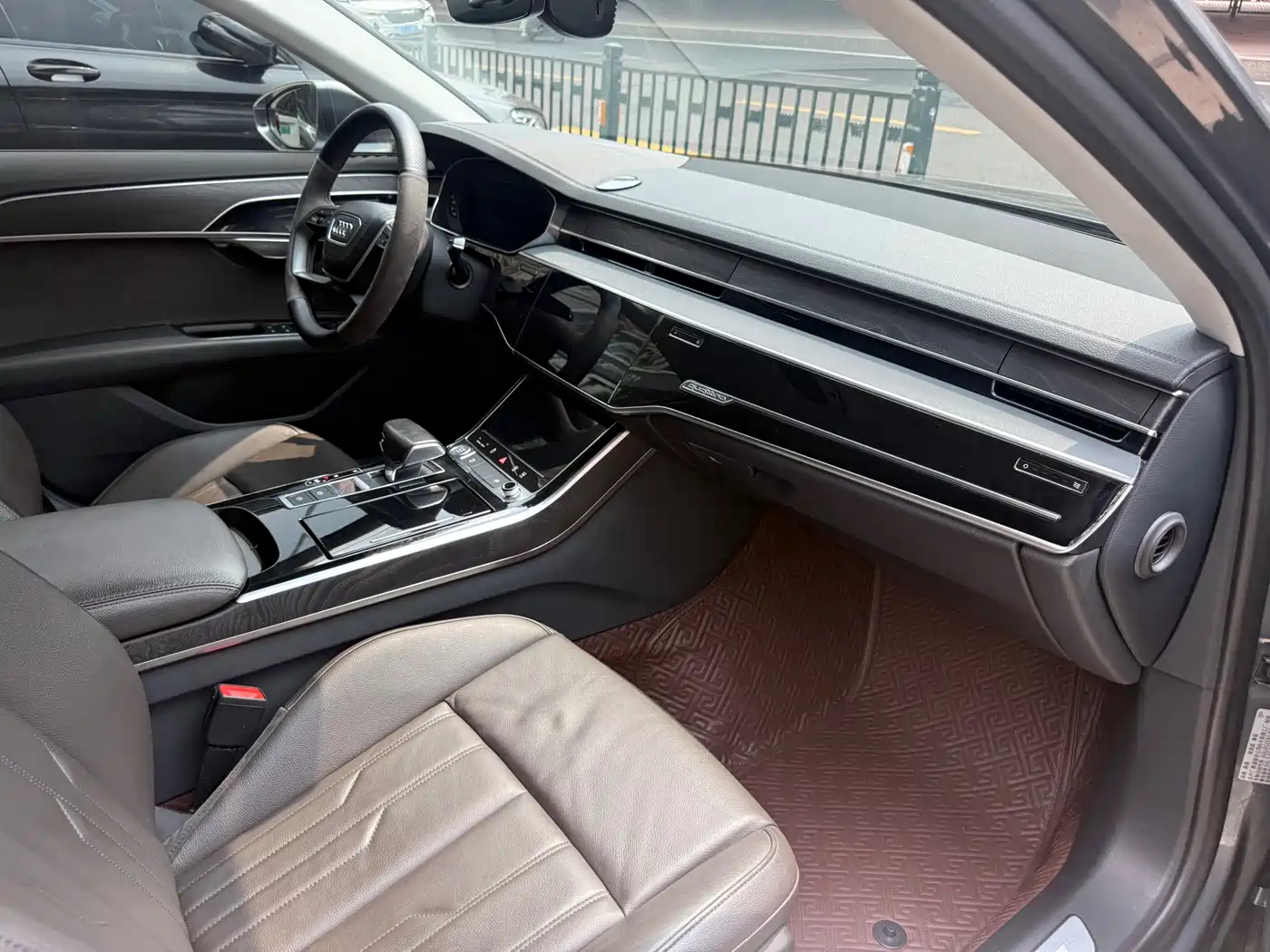 Фото 11 - Audi A8