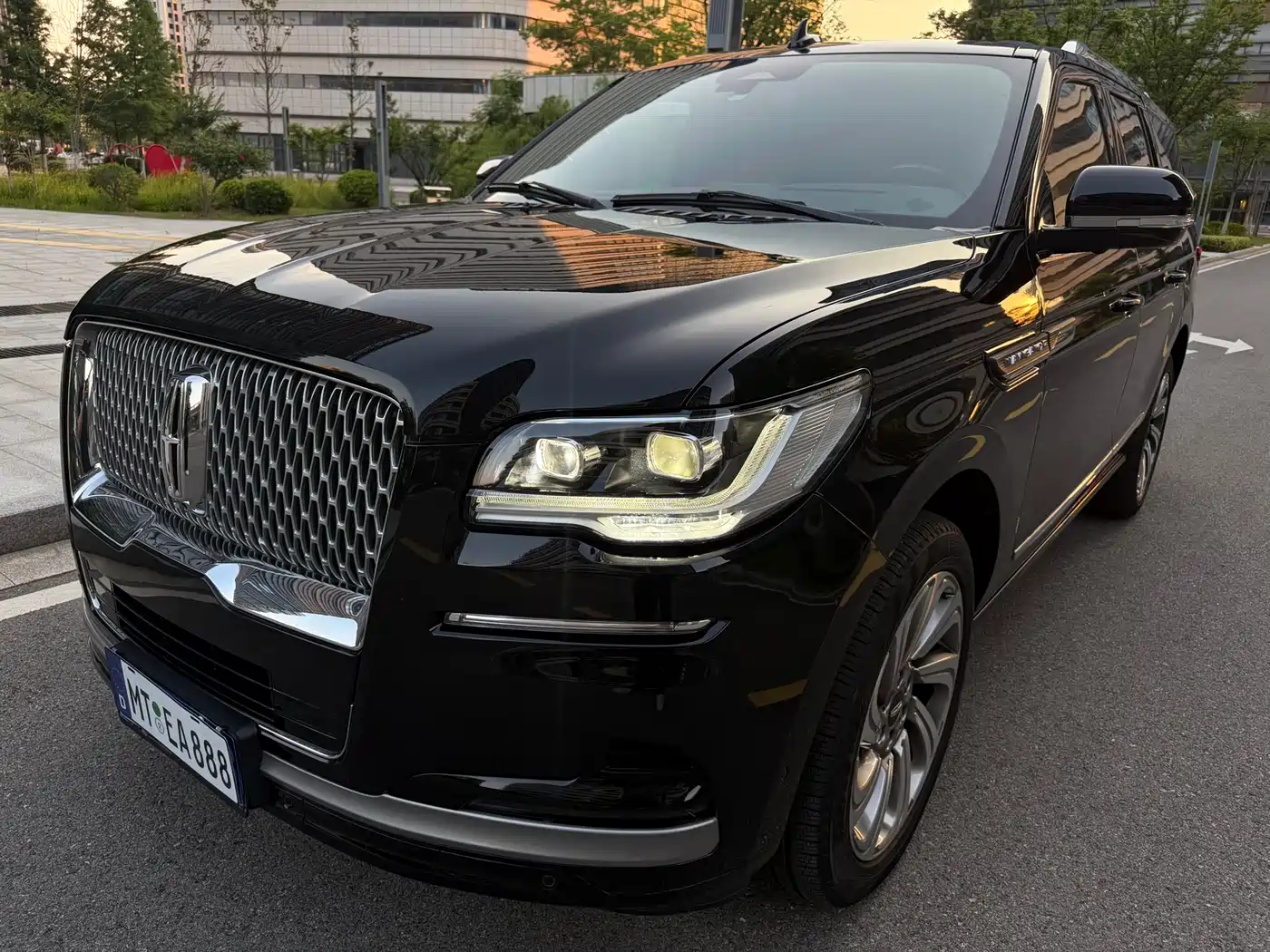 LINCOLN NAVIGATOR